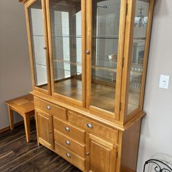 Maple Finished Hutch With Cabinet