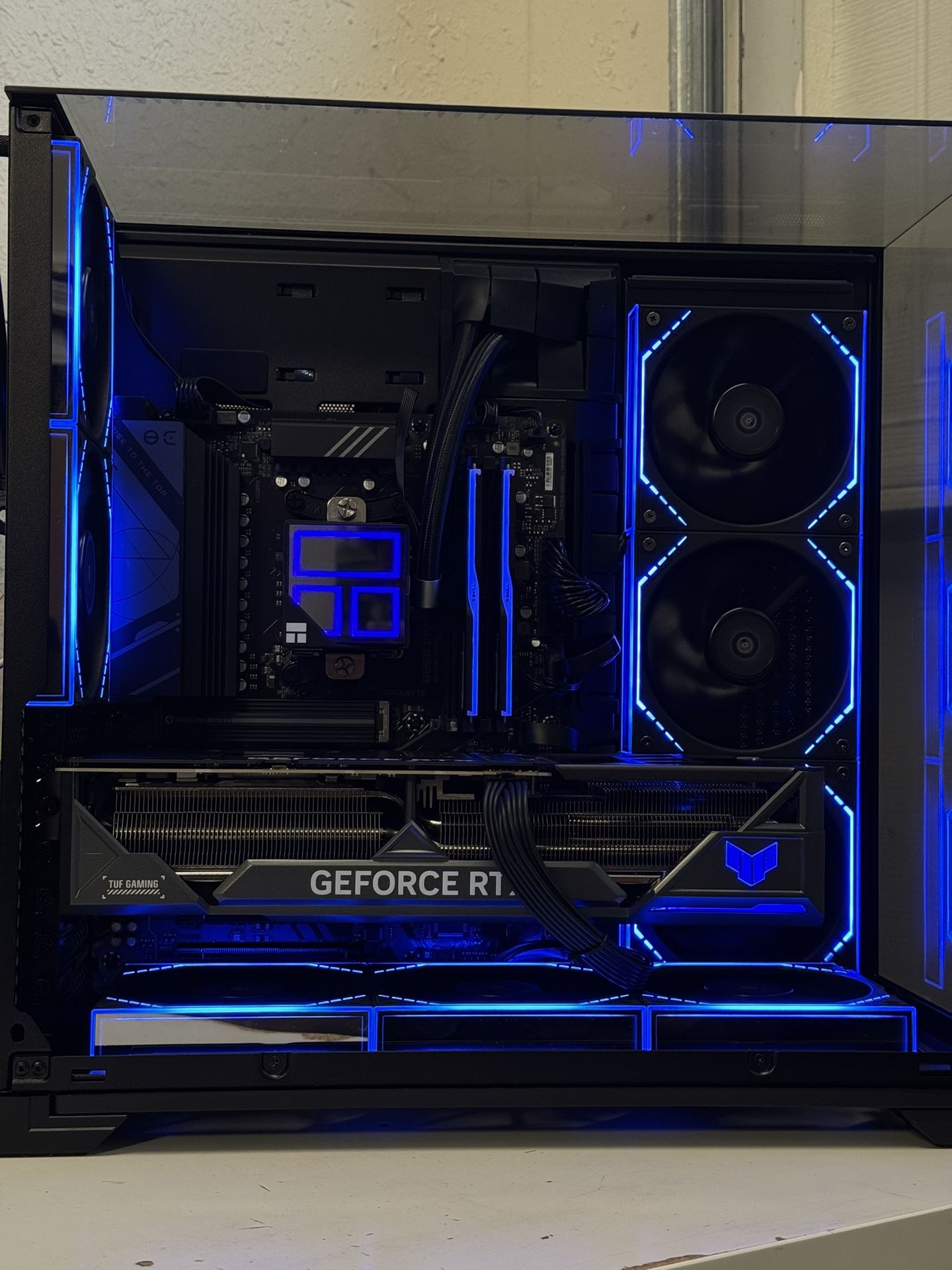 Ryzen 7 9800X3D / RTX 4090 Gaming PC