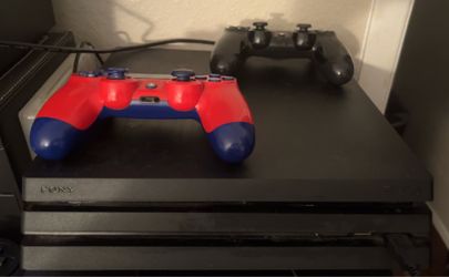 PlayStation 4 & Controllers