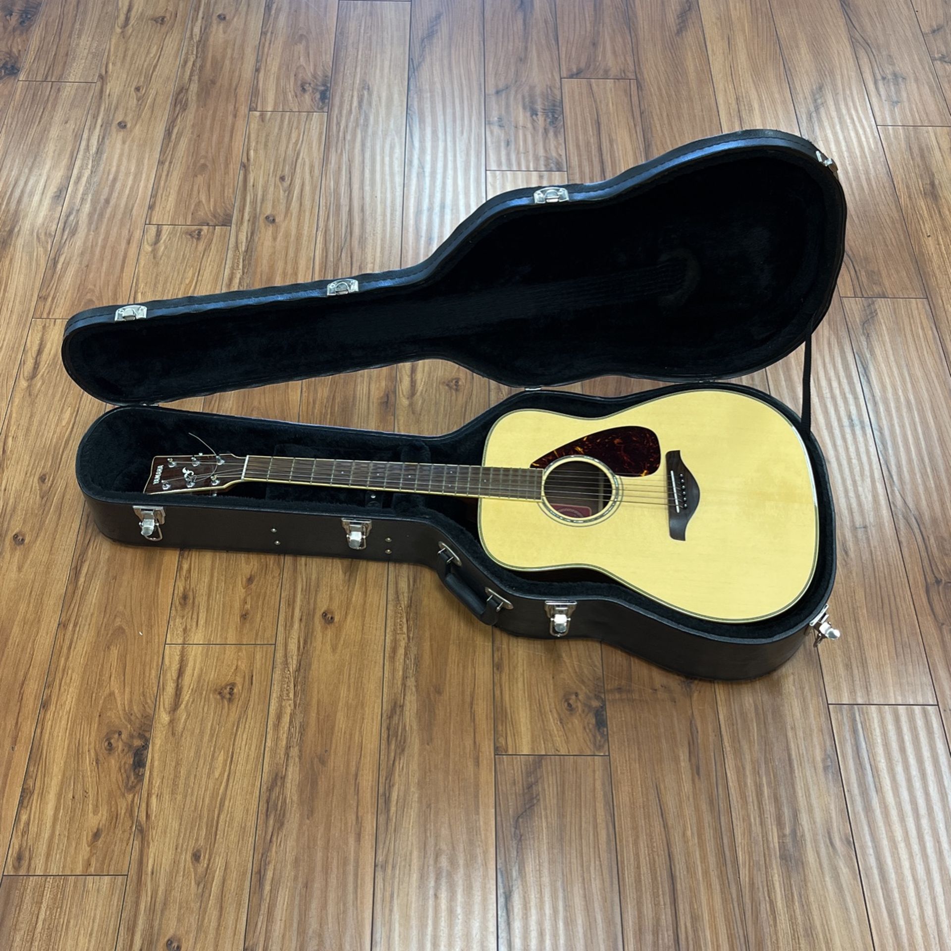 Yamaha , FG730S, With Case, In Great Condition