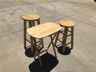 STUNNING BARSTOOLS WITH FOLDABLE DESK