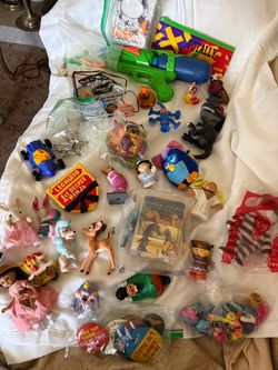LARGE BOX OF ACTION FIGURES 1950’s - NOW TINY LITTLE LEGO FIGURES, MARVEL ADVENTURES, HAWK STAR WARS TOYS, CAPTAIN AMERICA AND ORIGINAL  SPLINTER
