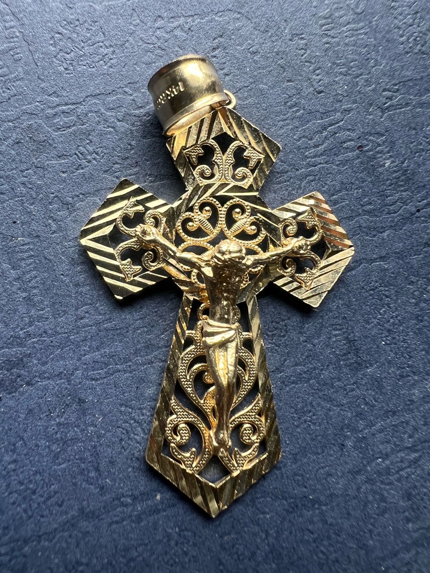 14 k real gold crucifix