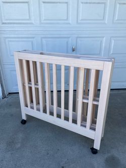 Newton Mini Crib