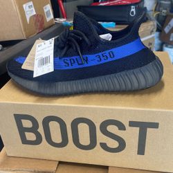 Yeezy 350 V2 Dazzling Blue Size 9.5