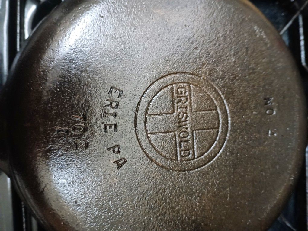 Griswold #4 Cast Iron Skillet