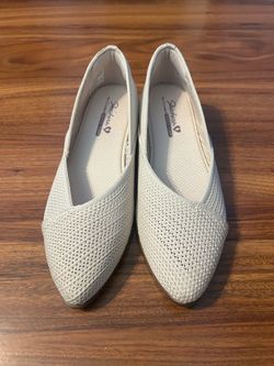 New Women’s Skechers