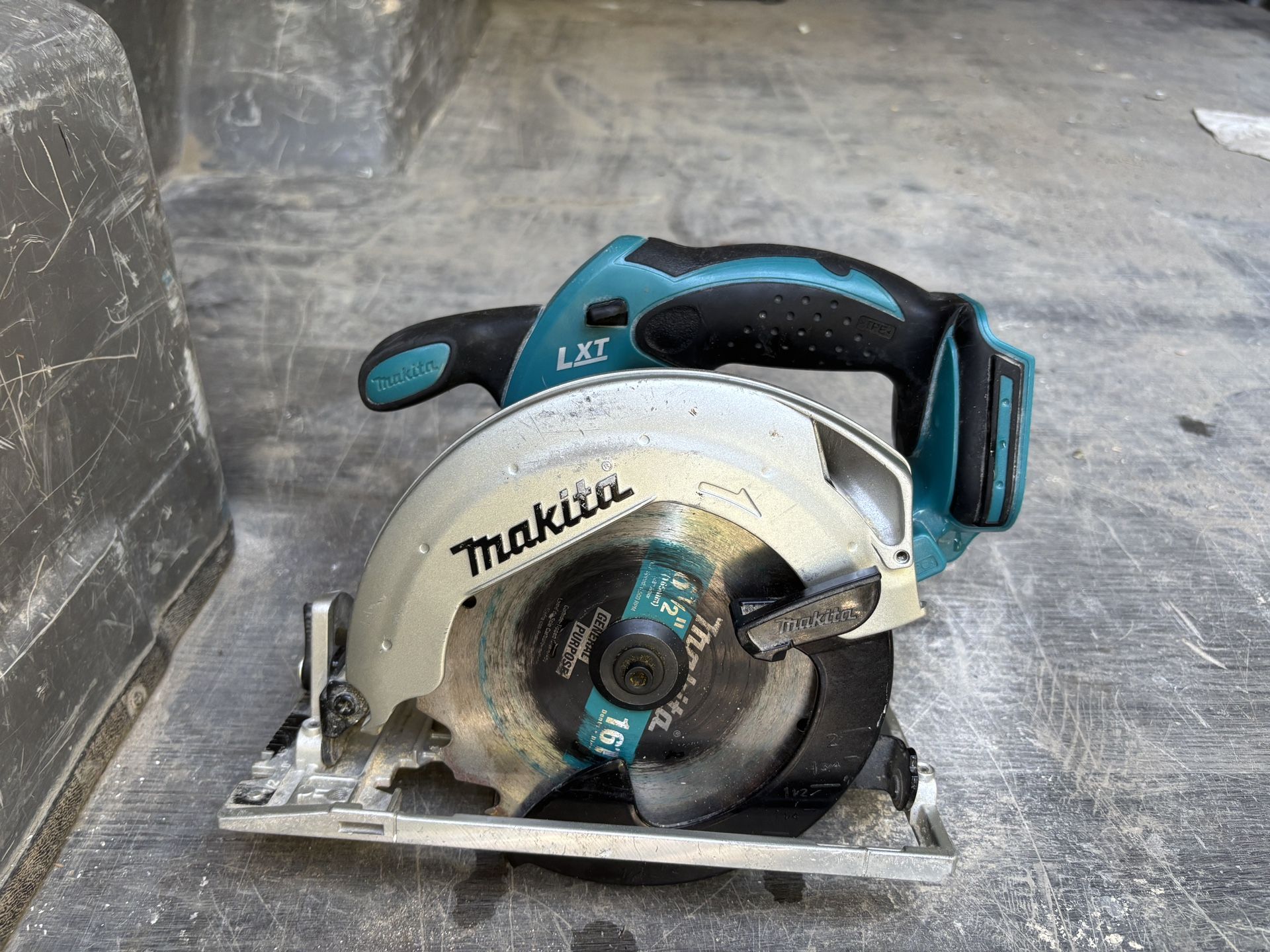 MAKITA 18v CIRCLE SAW