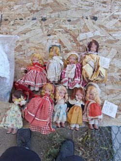 Lot of Vintage Collectible Dolls