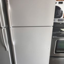 Top Freezer White Refrigerator 