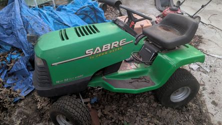 Riding lawnmower John deer