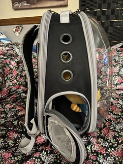 Pet carrier bubble backpack & expandable play area.