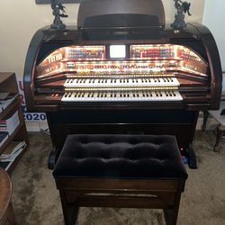 Lowrey Rhapsody Organ