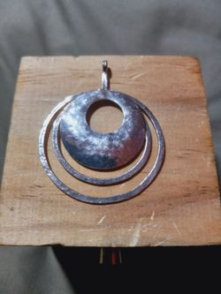 St.Silver Hammered 3 Ring Silpada Pendant