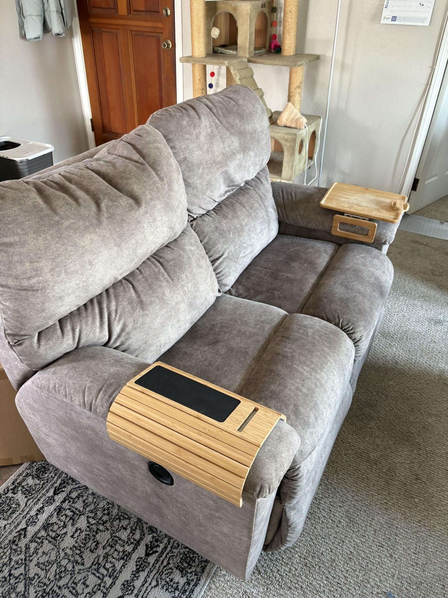 La-Z-Boy Dual Reclining Loveseat- PRICE REDUCED!