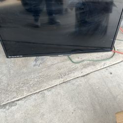 42 Inch Phillips TV /with Wall mount 