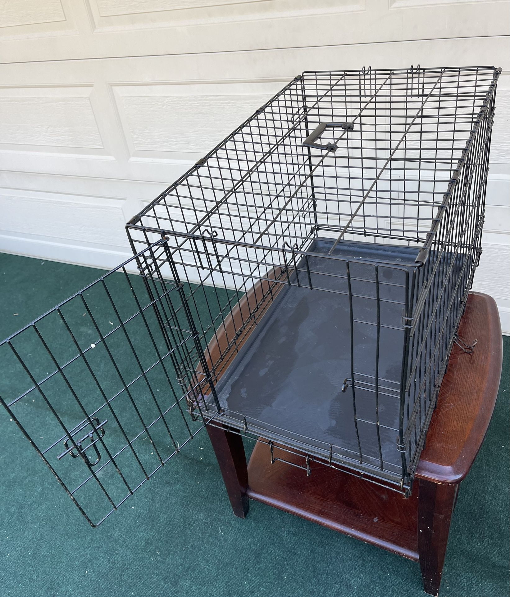 WIRE DOG CRATE WITH LEAK-PROOF TRAY DIMENSIONS : (30” W) x (19”D) x (20” H)