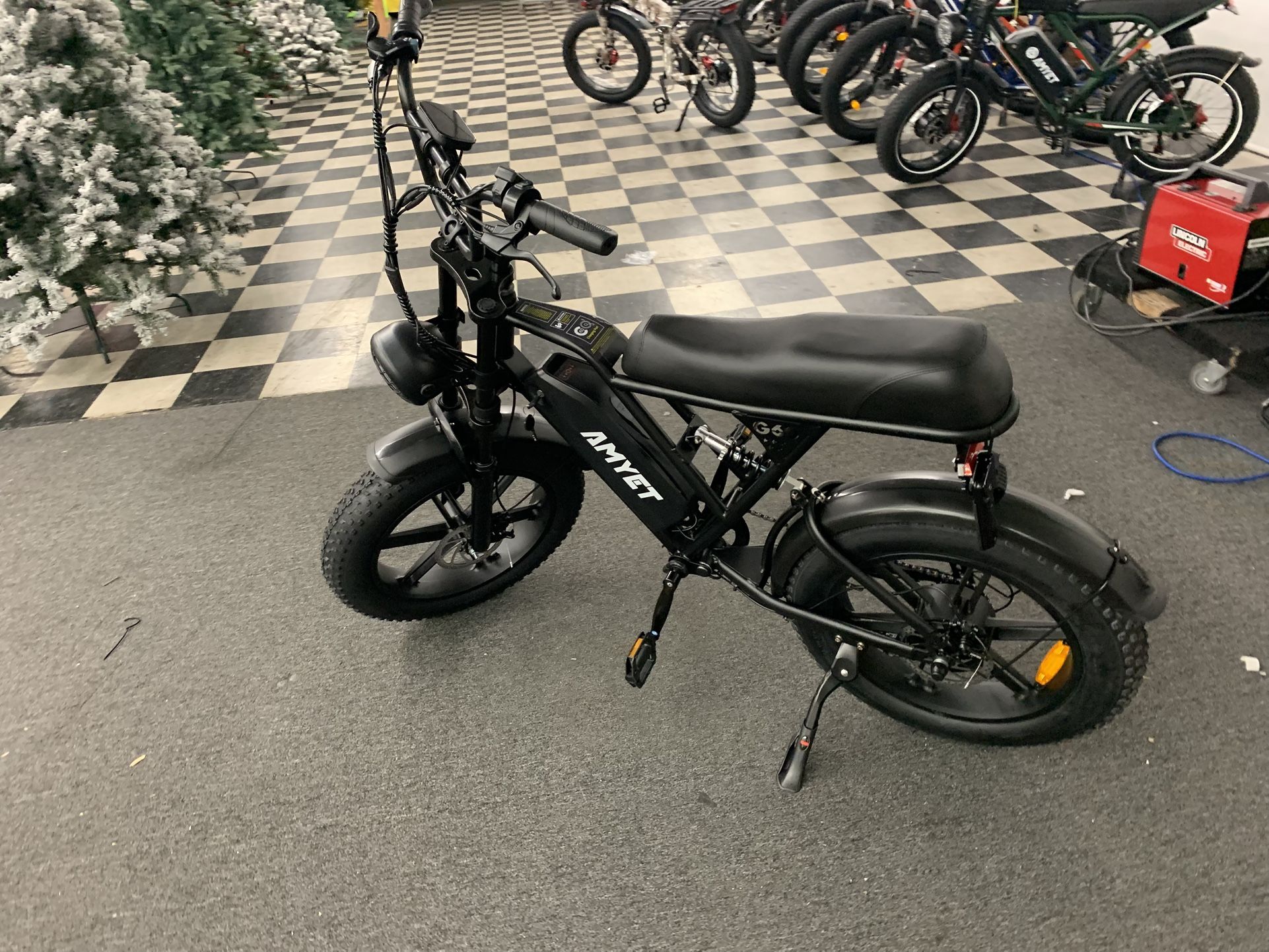 V9-G60 Moto Style E-Bike • 3000W Peak Power • New in Box