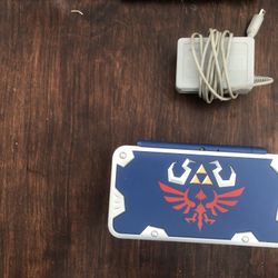 USED 2DS XL HYLIAN SHIELD EDITION 