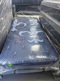 TWIN XL STEARNS & FOSTER LUX ESTATE PILLOW TOP MATTRESS & BOX SPRING BED SET