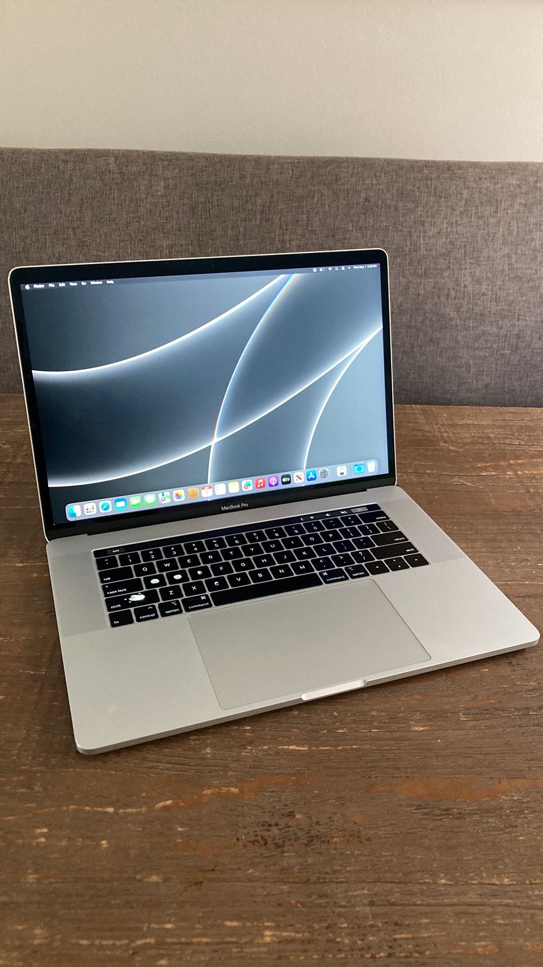 2019 MacBook Pro 15”i7,16Gb,256Gb (New Battery)