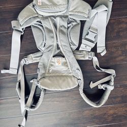 Ergobaby Breeze Carrier