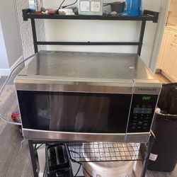 Frigidaire 1000 Watt Microwave