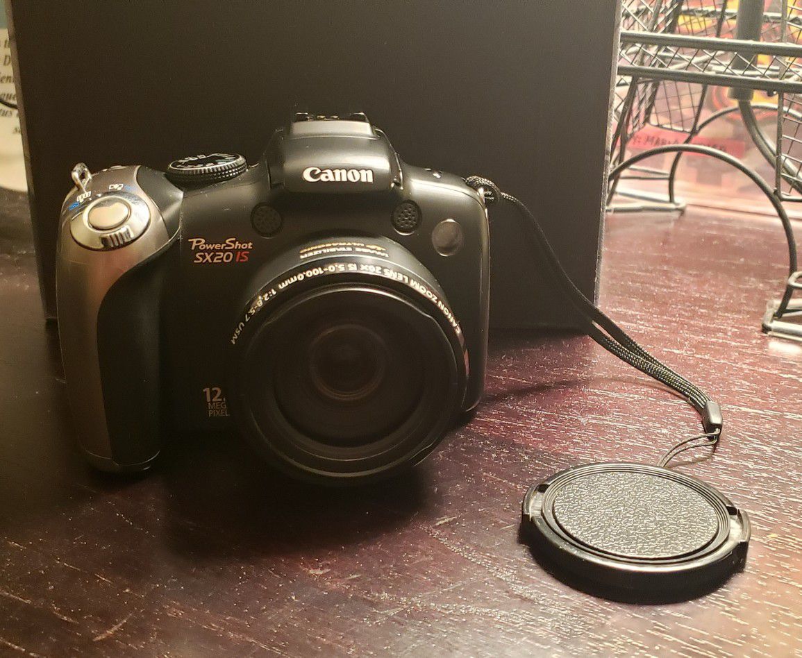 Canon camera see description for details it is cash & pick up only in Pittsburg Ca