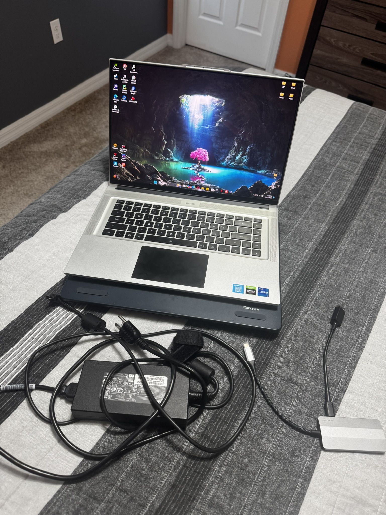 Gigabyte Aero 16 XE4