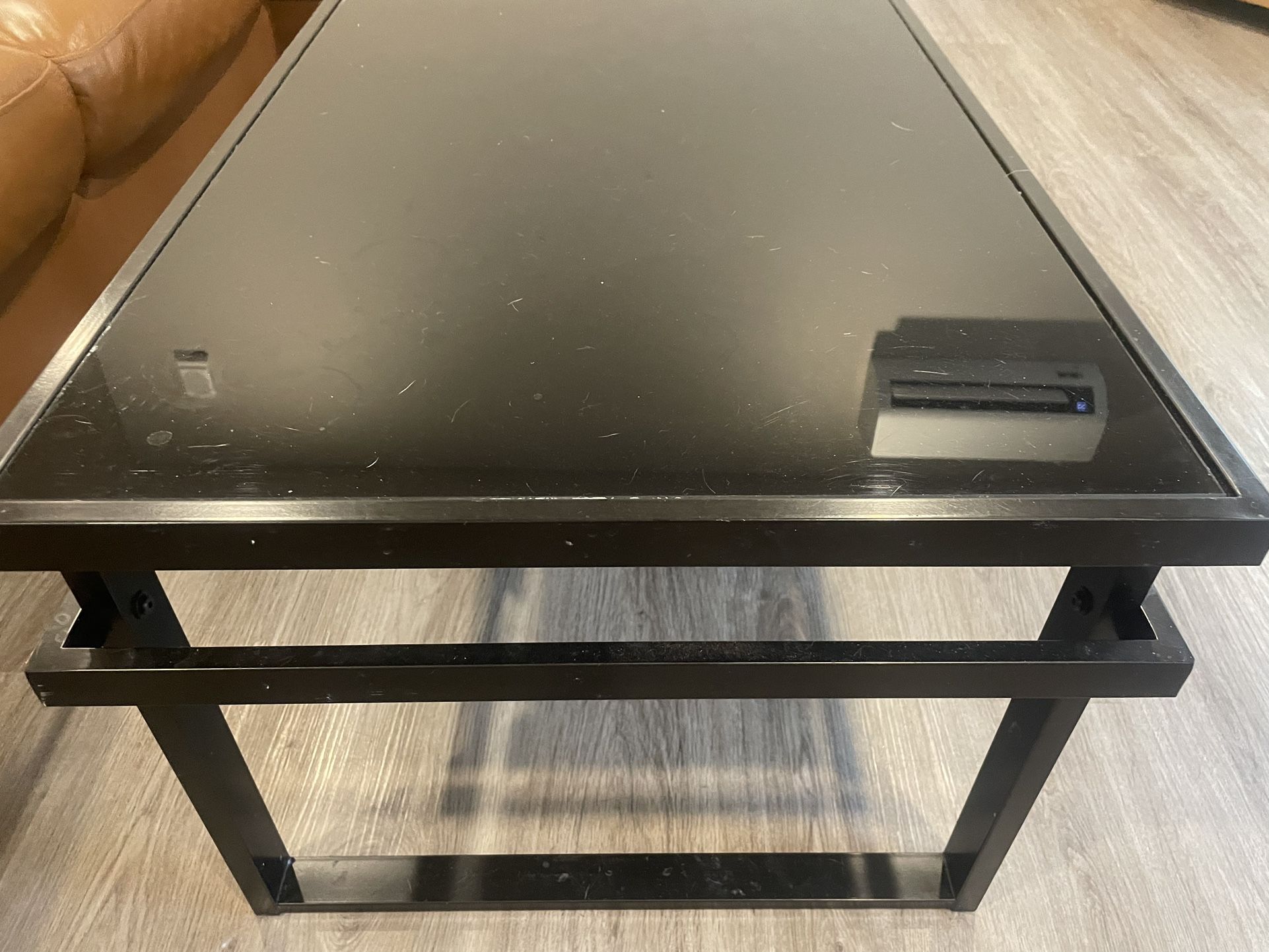Need Gone! Coffee Table With Matching 2 Side Tables!