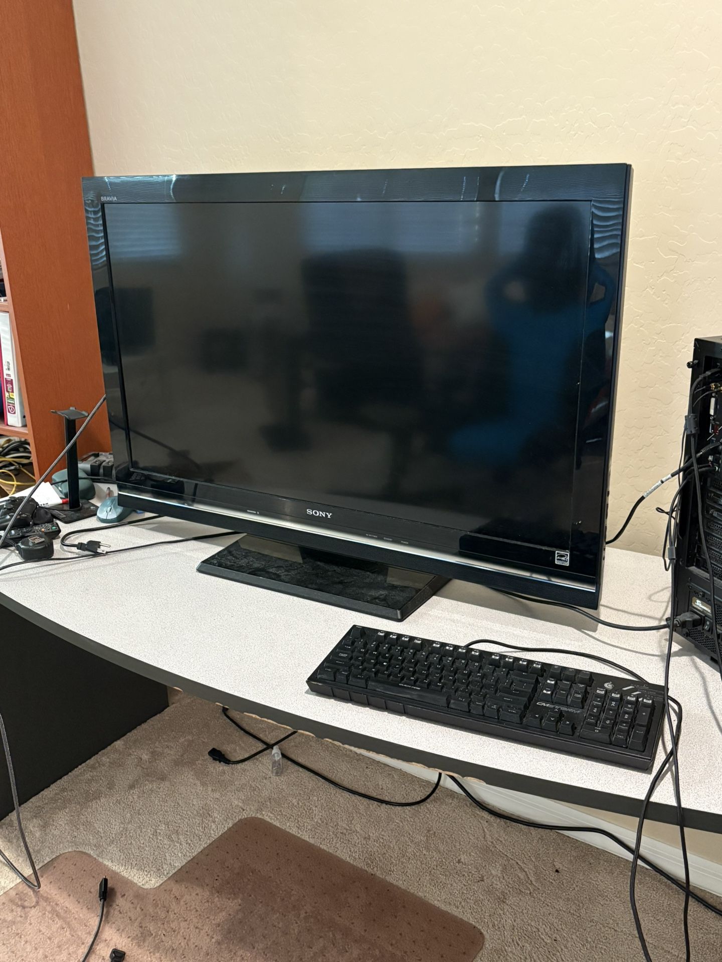 Sony Bravia KDL-40V5100 40” LCD Color TV With Remote 