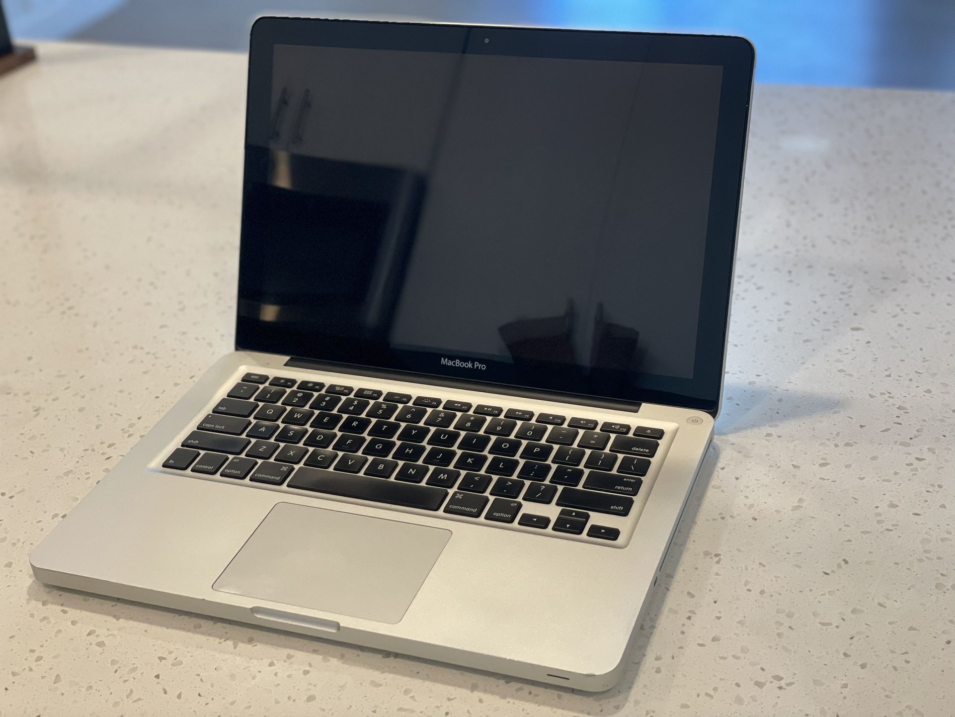 Apple MacBook Pro A1278 13" 2012 Core i5 2.50GHz 4GB 250GB HDD - MD102LL/A.