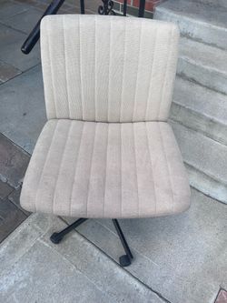 Criss Cross Chair With Wheels