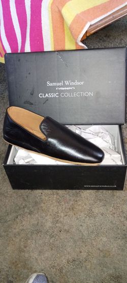 BRAND NEW Samuel Windsor Classic Collection Black Leather Slip-On FIRM ON PRICE