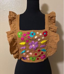 Embroidered Crop Top / Ombliguera con Bordados a Mano
