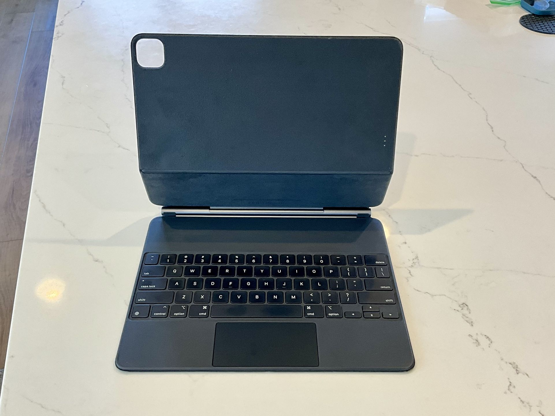 Apple Magic Keyboard 12.9”