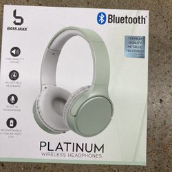 NWT Bluetooth platinum wireless headphones Green