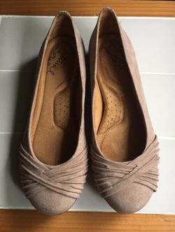 Size 7 Natural Soul women's shoes
