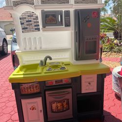Kids Play Kitchen