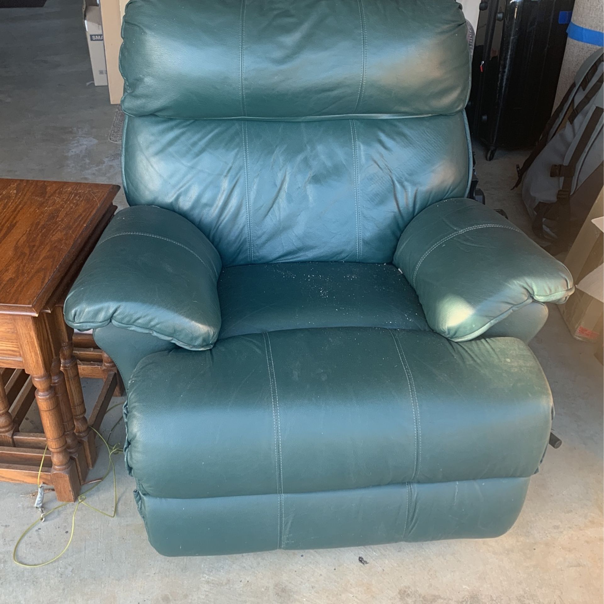 Recliner Chair. FREE FREE