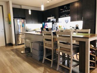 Dinning Set with 4 High Chairs