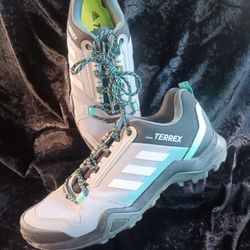 Adidas Sneakers
