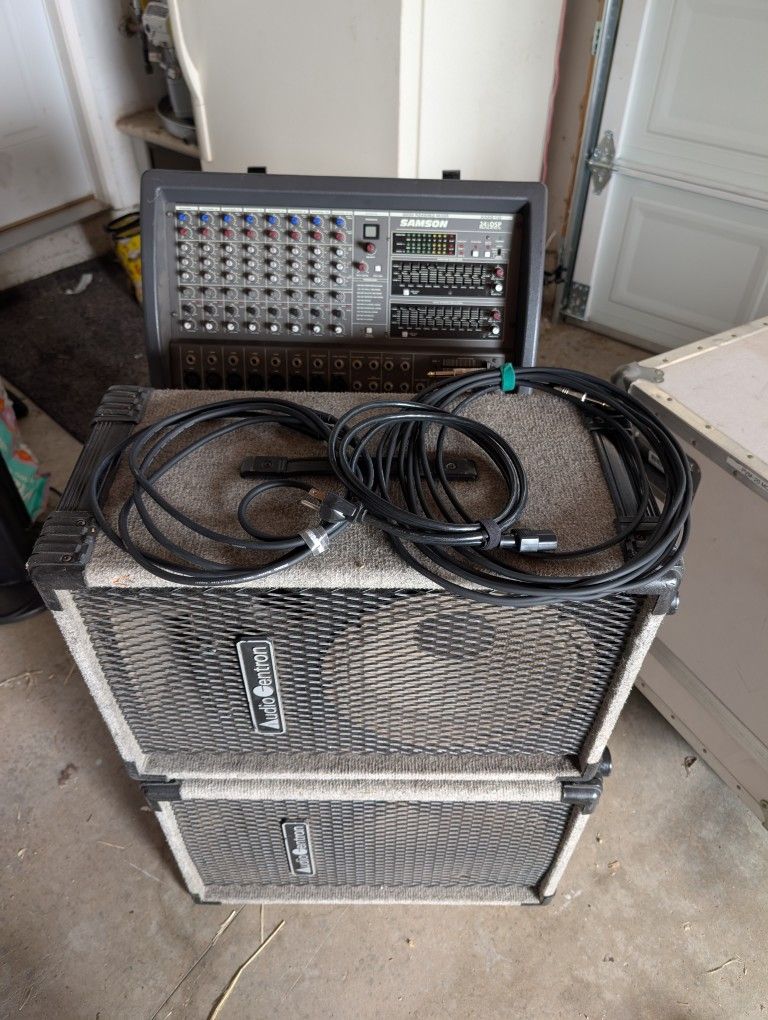 Samson XM910 12 Channel PA 900 Watt PA with 12" Speakers