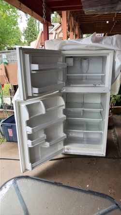 Kenmore ice maker fridge good condition