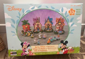 Disney  Spring Village  13 Piece Set