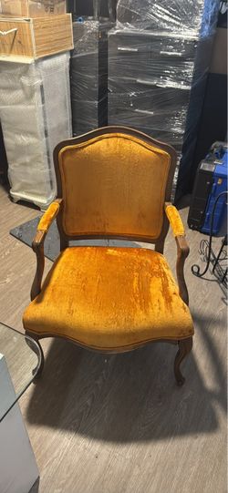 Vintage accent chair