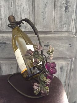 Wine bottle holder