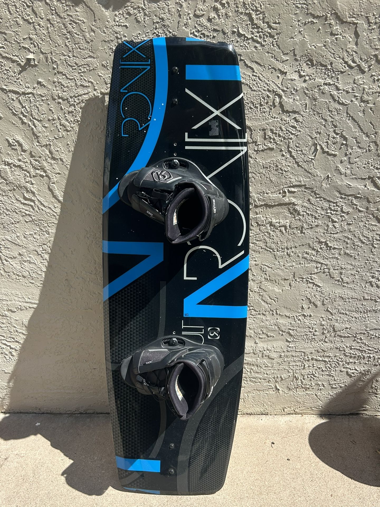 Ronix Vault wakeboard with bindings Water sports