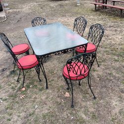 BLACK AND  RED WROUGHT  IRON PATIO SET IT'S  ALL GOOD.