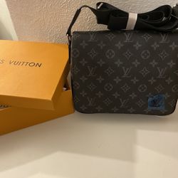 (220$) Lv Messenger Bag